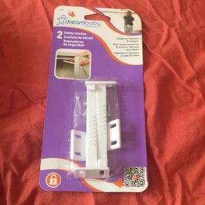 Dream baby 2 safety catches